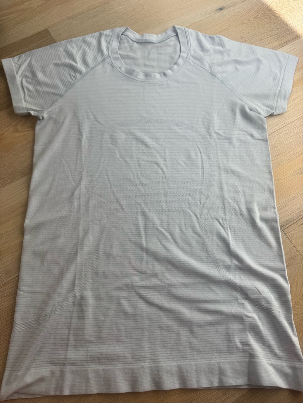 lululemon athletica Light Gray Short Sleeve Performance Tee *hip length